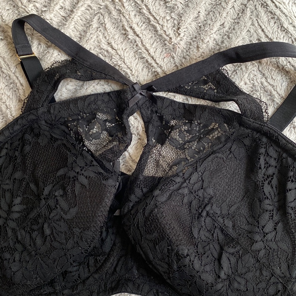 Black lace bra never worn size 46DD